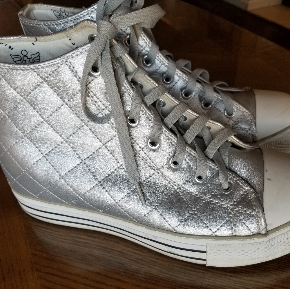 IIJIN silver quilted high top platform
